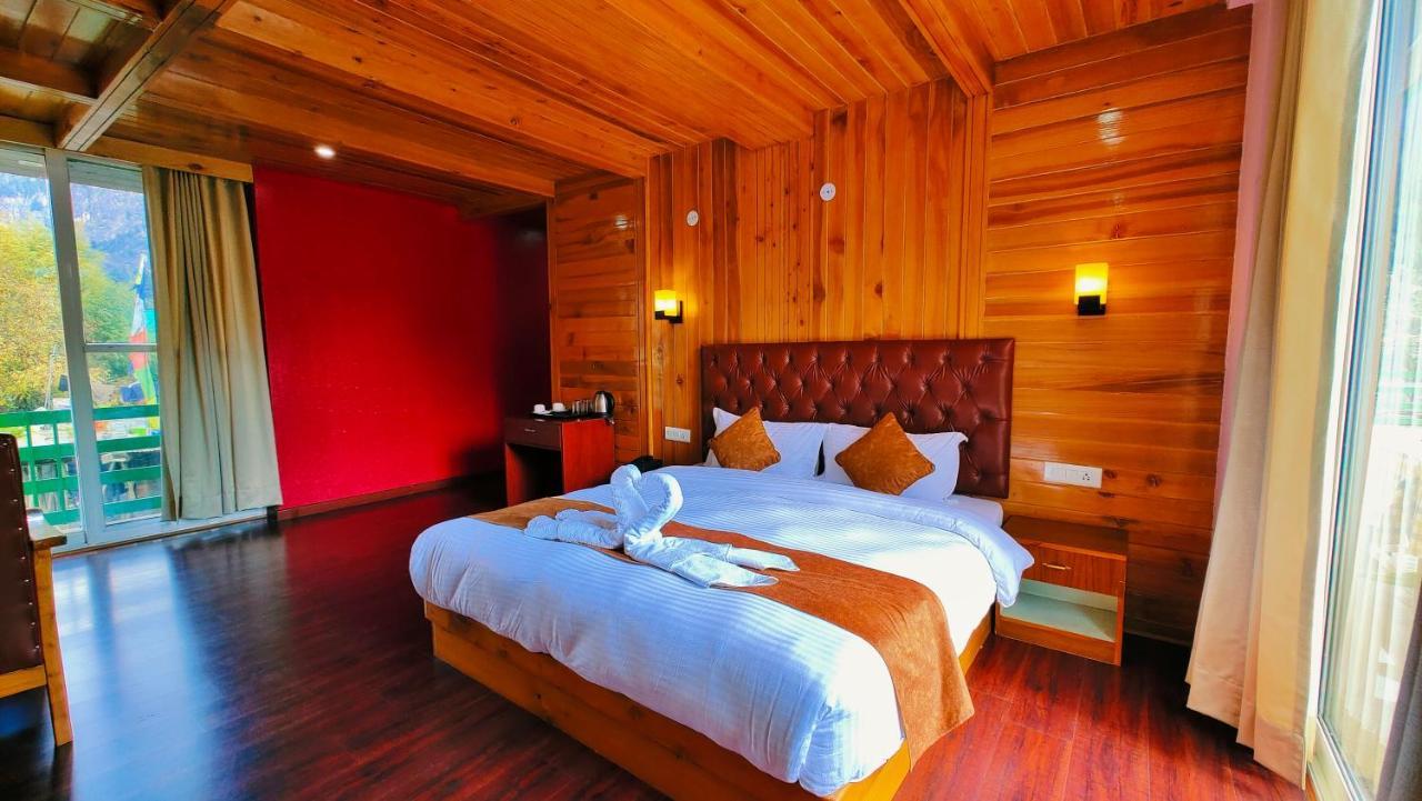 Hotel New Vistas Manāli Kültér fotó